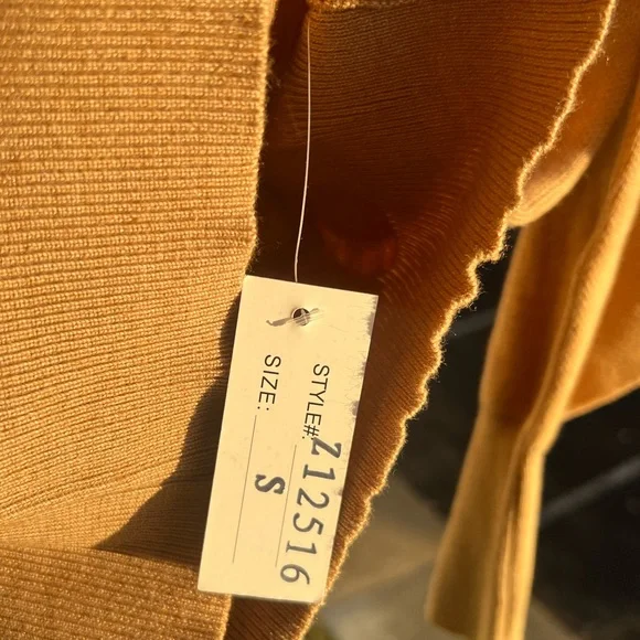 🆕 AZI New York Mustard Gold Chain-Neck Puff Sleeve 100% Cotton Sweater Size S - Picture 14 of 16